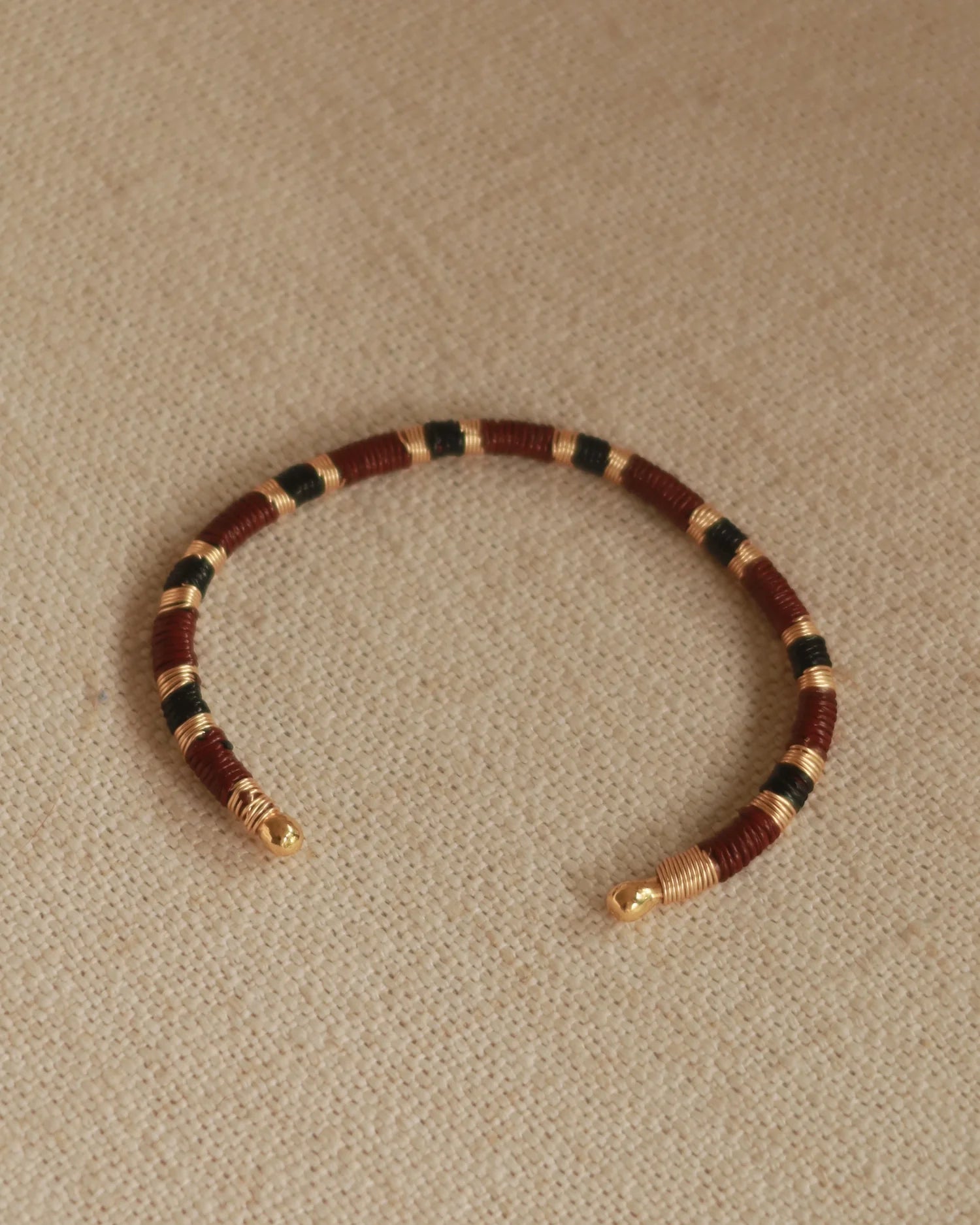 Handmade Colombian bracelet with natural fibre and gold detailing. Ethical fashion accessory from Bamboleira jewellery collection