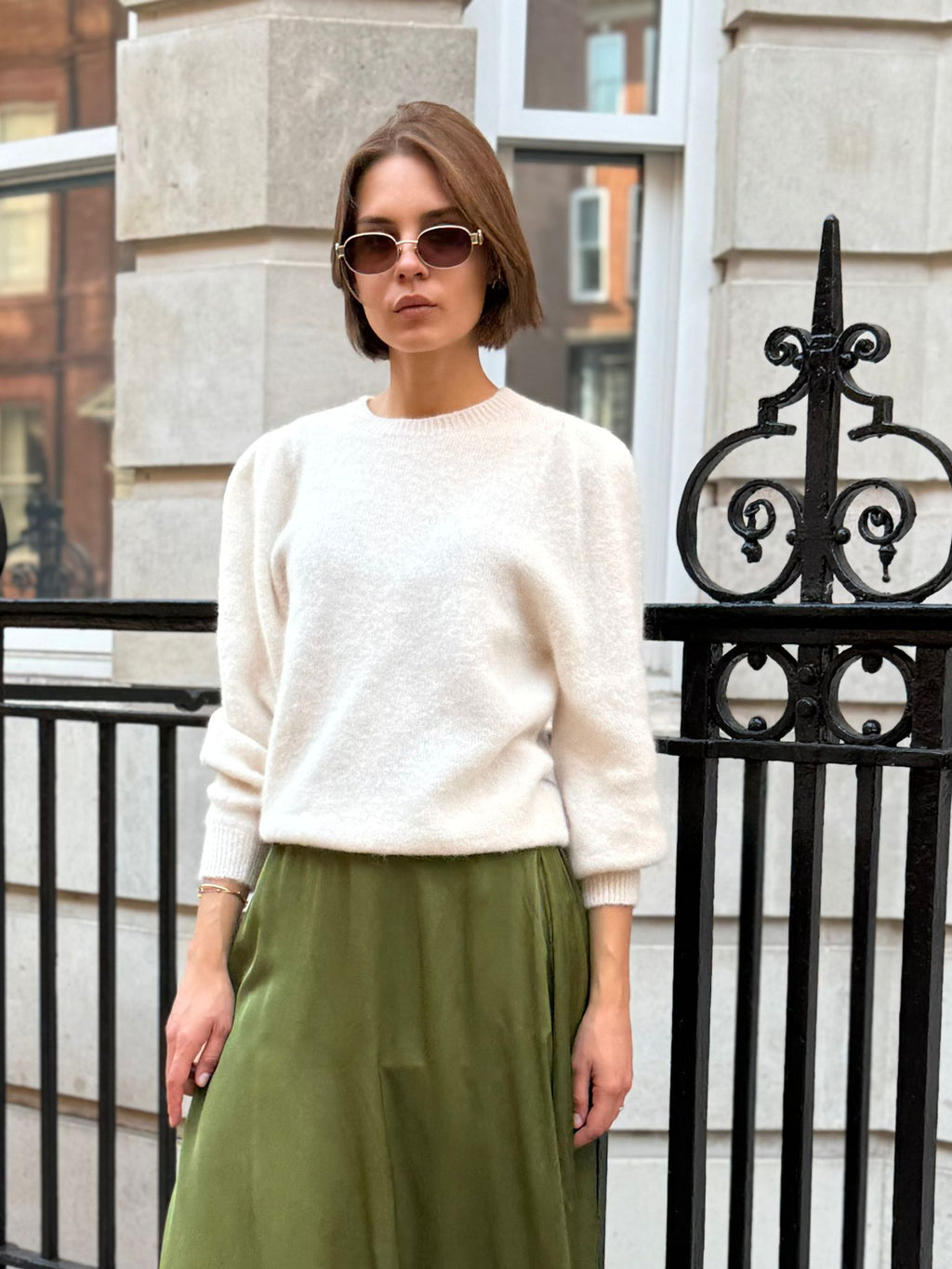 Women’s wool blend jumper with baby alpaca

Soft knit cream sweater with subtle puff sleeves