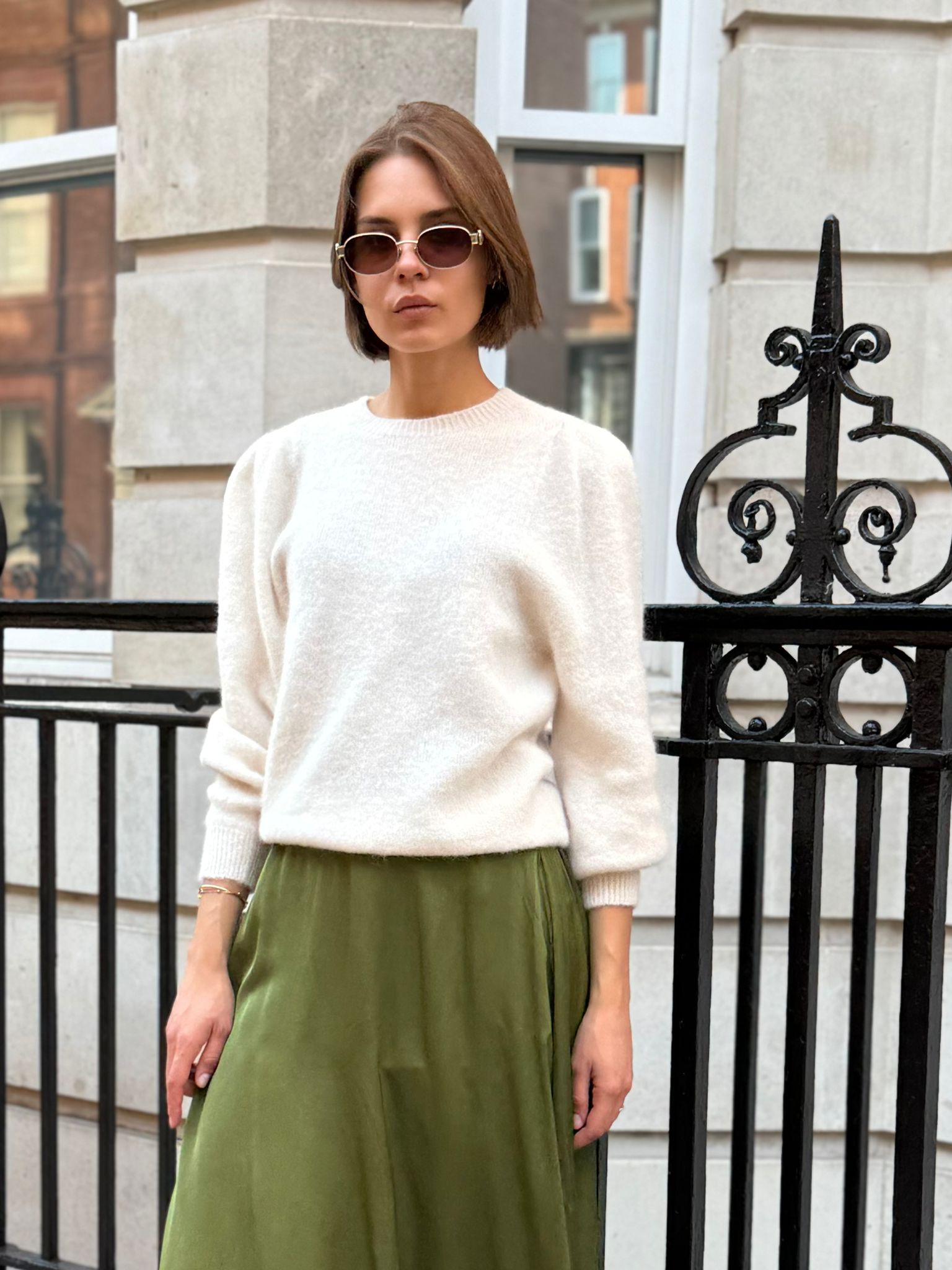 Women’s wool blend jumper with baby alpaca

Soft knit cream sweater with subtle puff sleeves