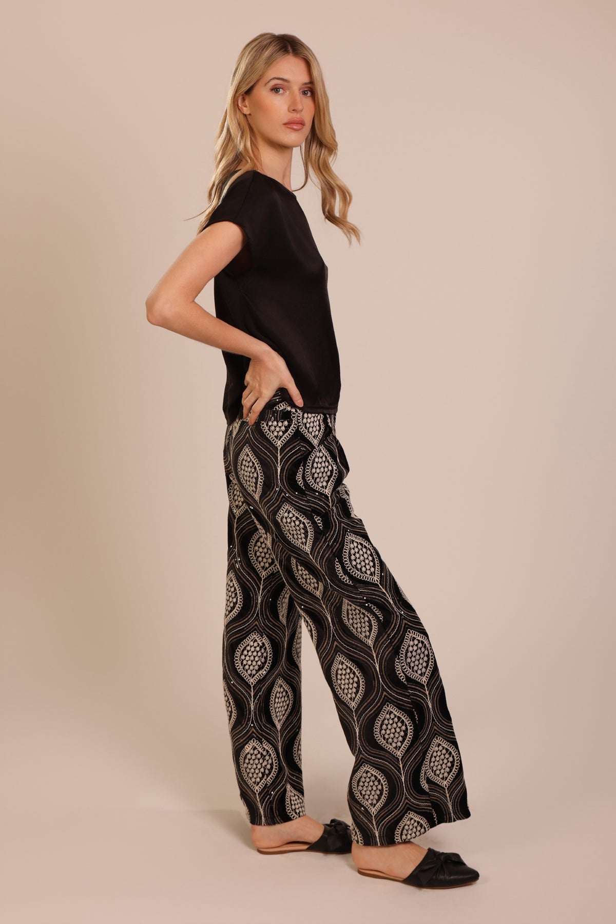 Traffic People Nobody Asked Grace Top – Oversized Black Slouchy Top