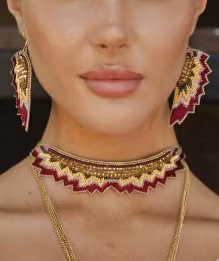 Nahua hand-embroidered burgundy earrings made of Beaded silk thread in burgundy and gold